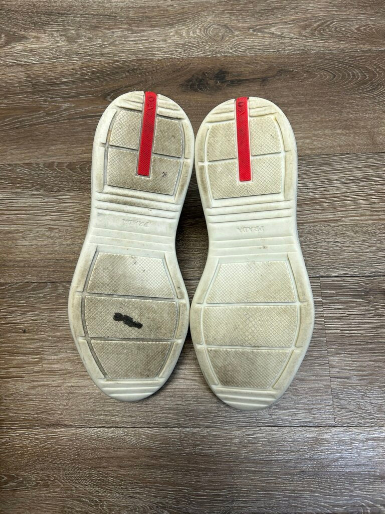 Preowned Prada White Rubber America Cup size 40
