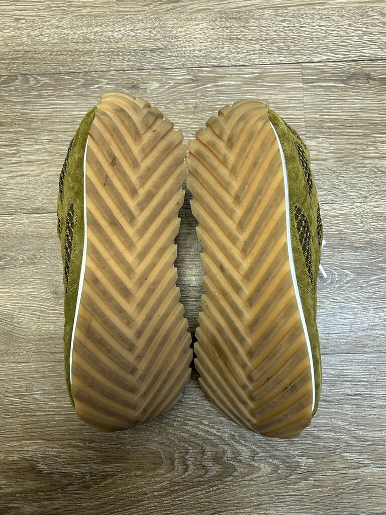 Preowned Bottega Venetta Suede Olive Orbit size 42