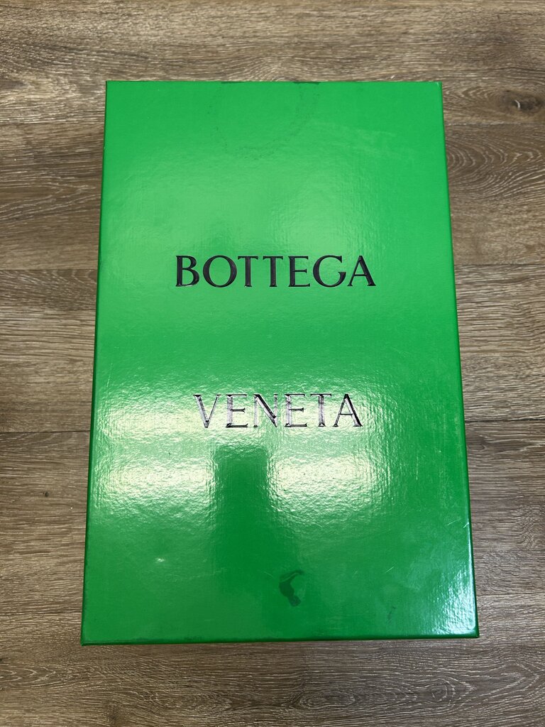 Preowned Bottega Venetta Suede Olive Orbit size 42