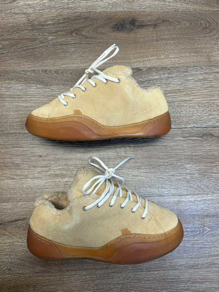 Preowned ERL Vamps Sand size 8