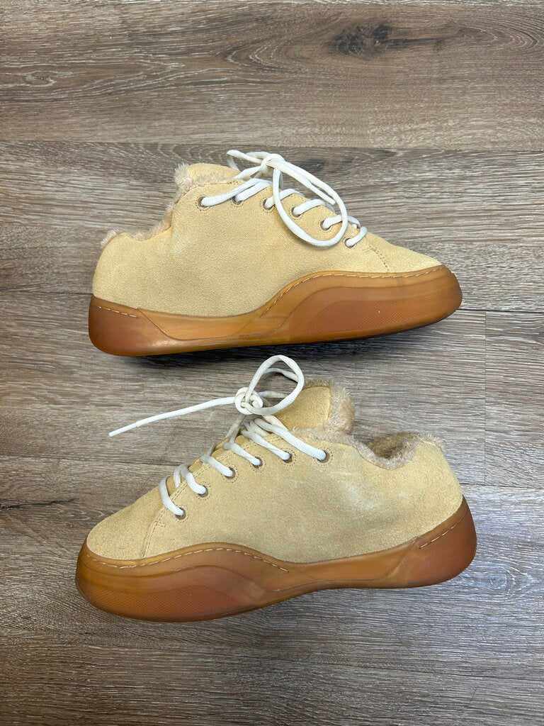 Preowned ERL Vamps Sand size 8