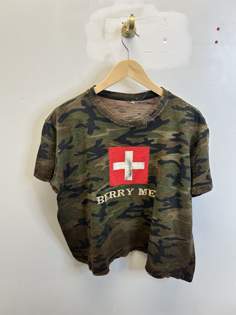 New GV Gallery Raspberry Med Camo Tee sz.M