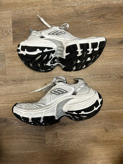 Preowned Balenciaga 6XL White Grey Sz.39