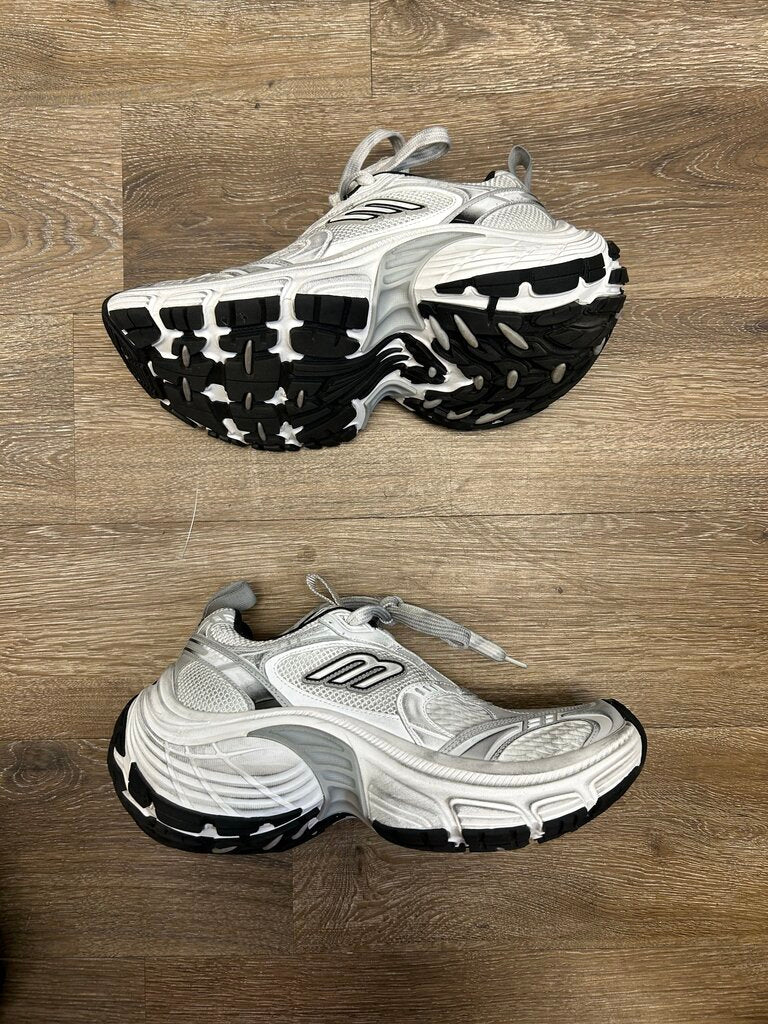 Preowned Balenciaga 6XL White Grey Sz.39