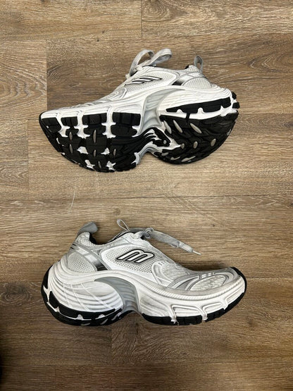 Preowned Balenciaga 6XL White Grey Sz.39