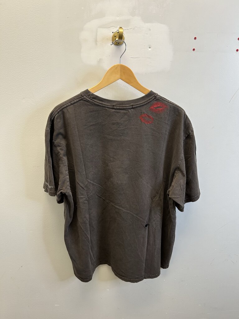 New Project GR Blow Me A Kiss Faded Black Brown Tee sz.OS(L-XL)