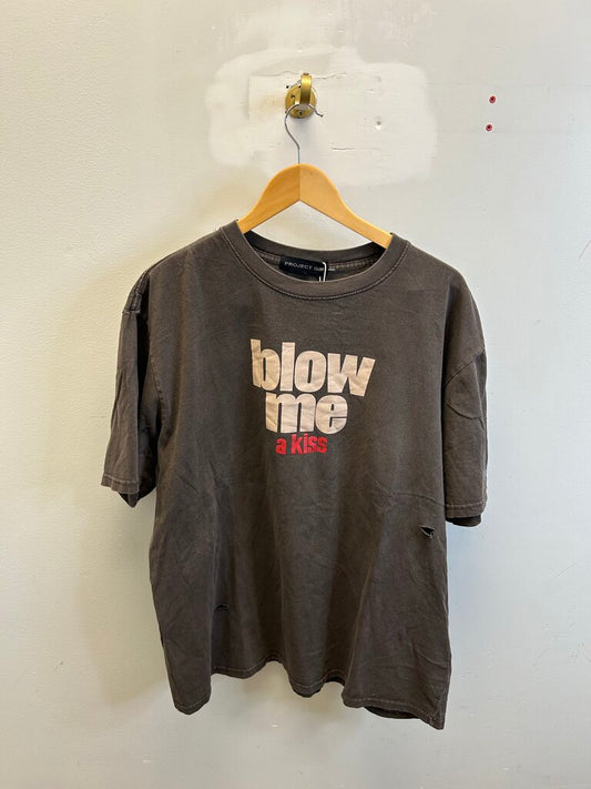 New Project GR Blow Me A Kiss Faded Black Brown Tee sz.OS(L-XL)