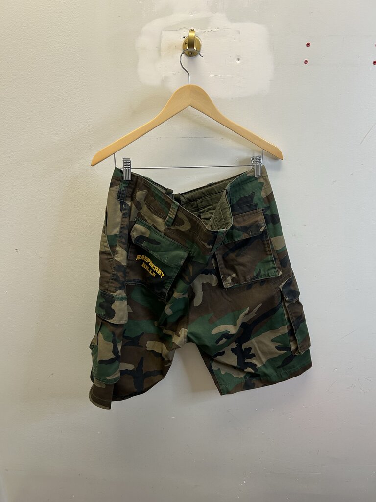 Preowned Gv Gallery Camo Shorts Size Large