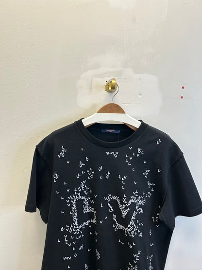 Preowned Louis Vuitton Black Multi LV Logo Tee size L