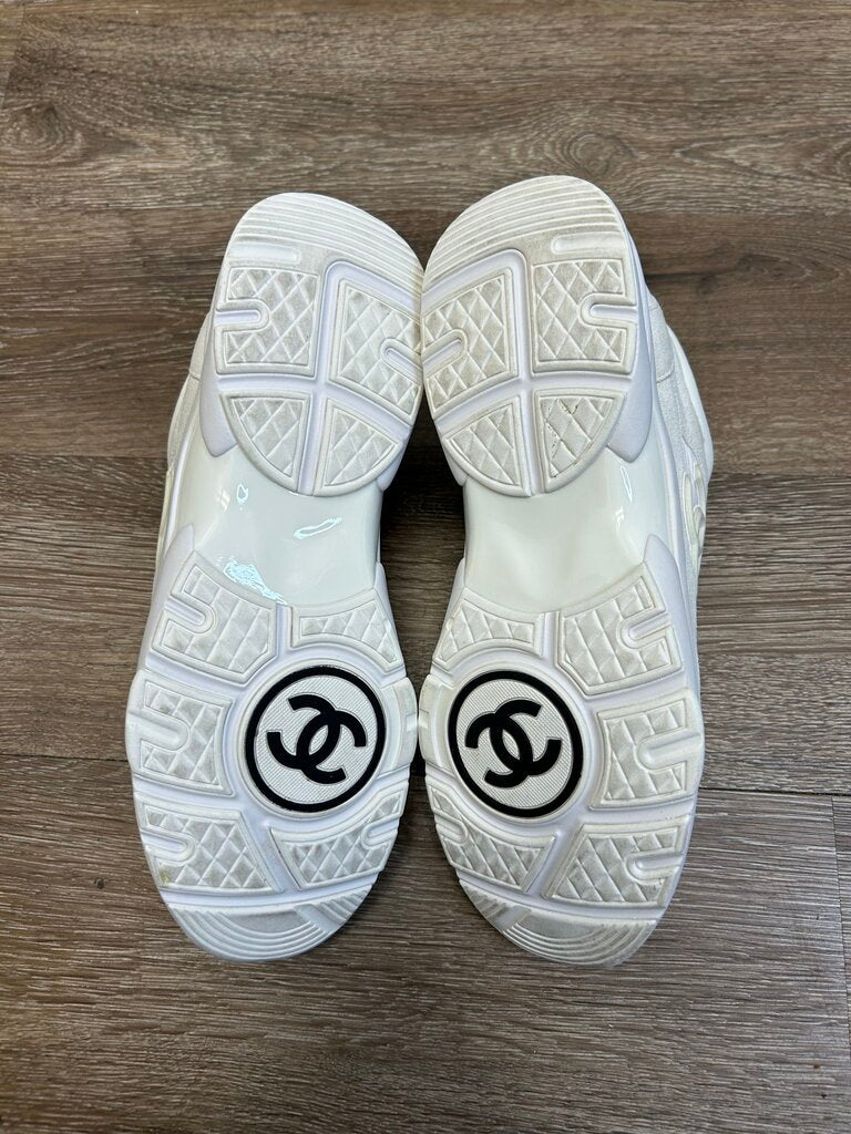 Preowned Chanel Triple White Low Trainer sz.45