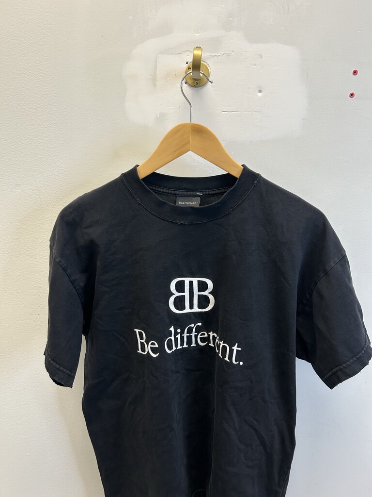 Preowned Balenciaga BB Be Different Black Tee sz.S
