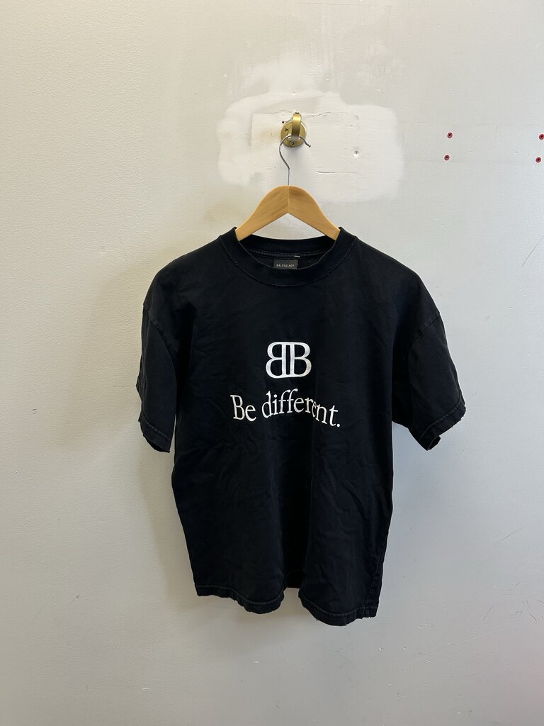 Preowned Balenciaga BB Be Different Black Tee sz.S