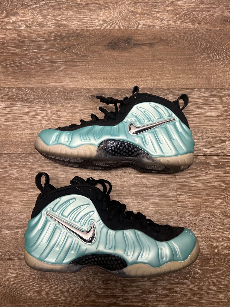 Preowned Nike Foamposite Aqua size 10