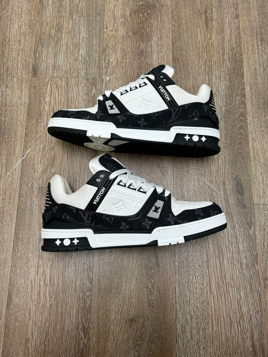Preowned Louis Vuitton Black White Denim Monogram Trainer Sz.10/12M