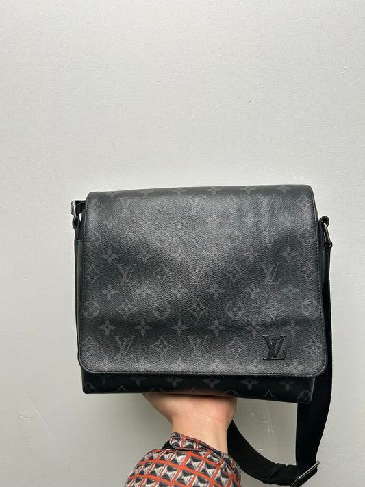 Preowned Louis Vuitton Monogram District Messenger Bag