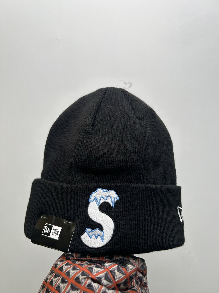 New Supreme red crest beanie
