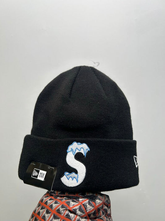 New Supreme red crest beanie