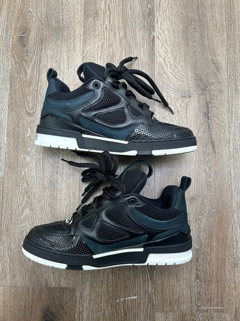 Preowned Louis Vuitton Black White Skate sz.7.5LV(9.5M)