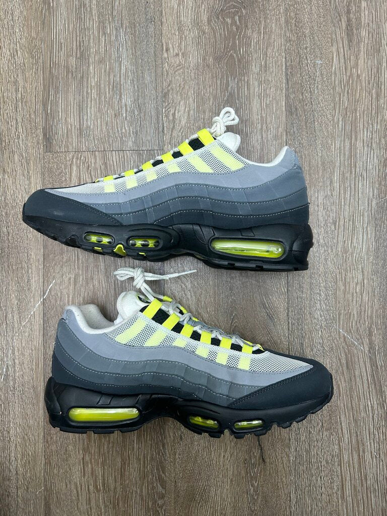 Preowned Air Max 95 Neon size 11.5