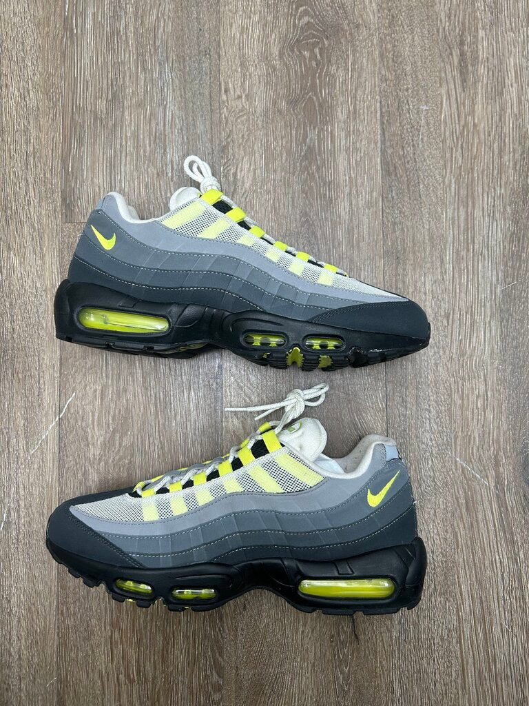 Preowned Air Max 95 Neon size 11.5