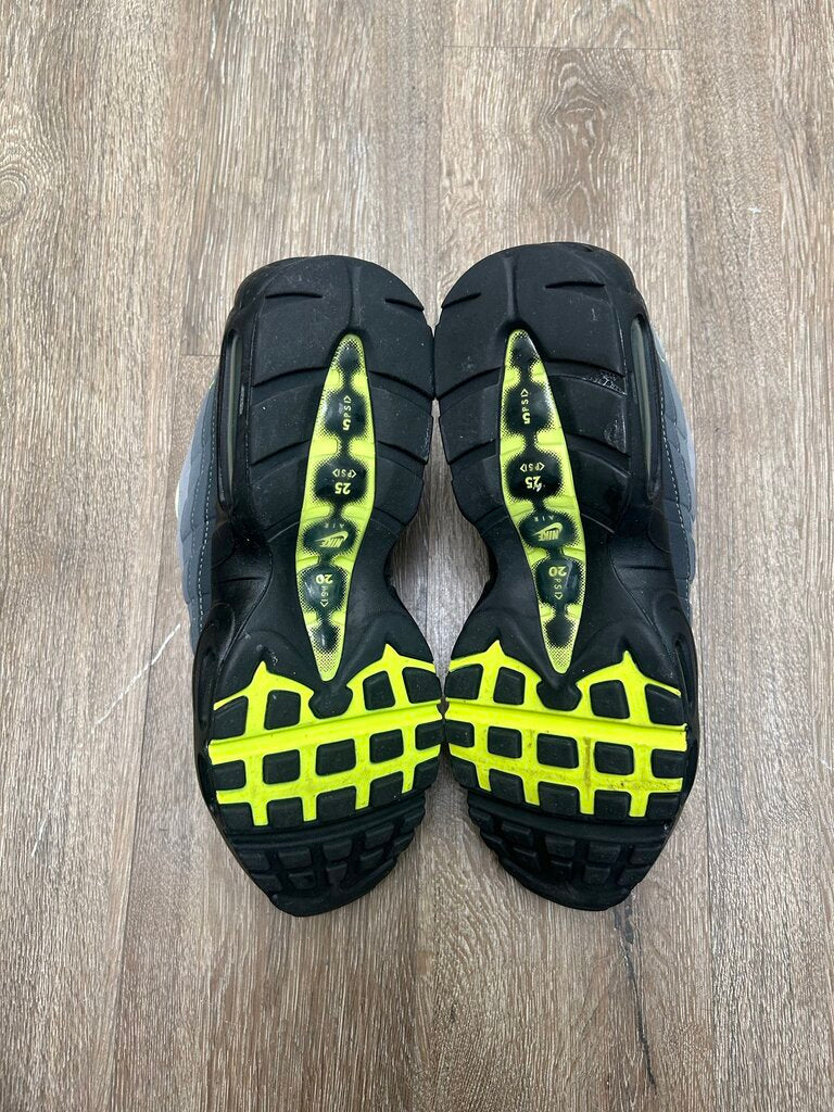 Preowned Air Max 95 Neon size 11.5