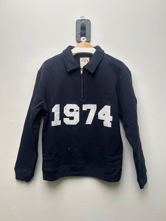 New 74 is War White Logo Navy Quarter Zip sz.S