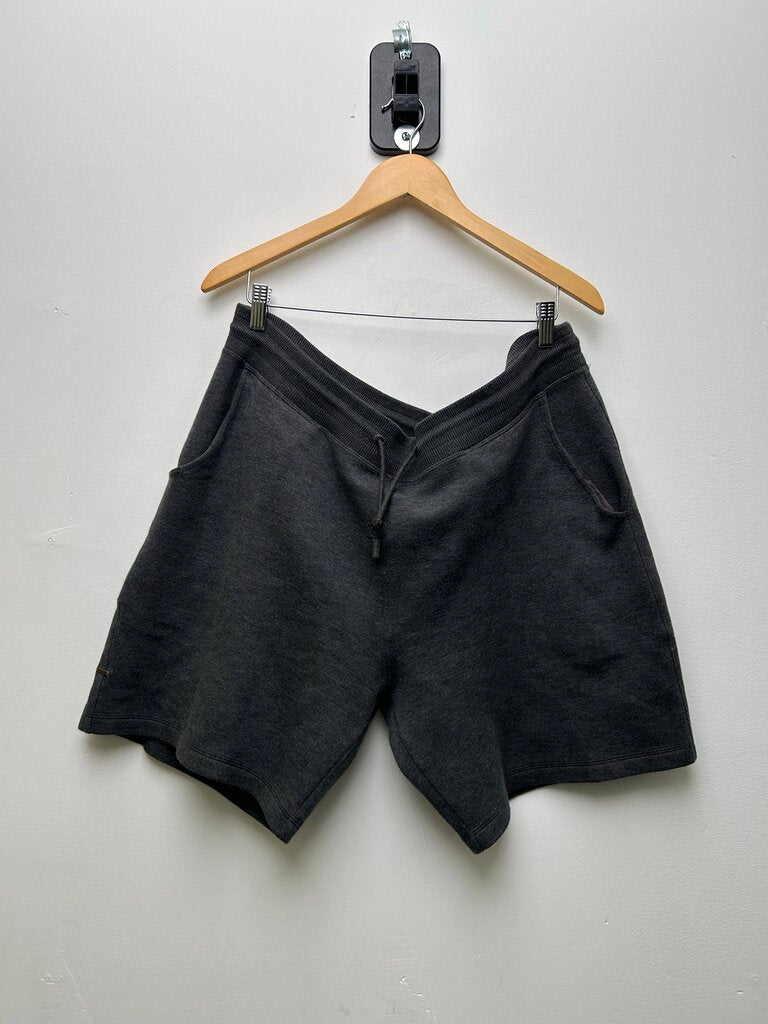 Preowned Louis Vuitton Grey Garment Tag Shorts Sz.XL