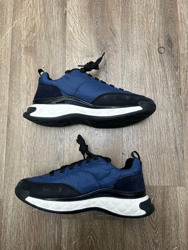 Preowned Chanel Navy mini cc Sneaker sz.42