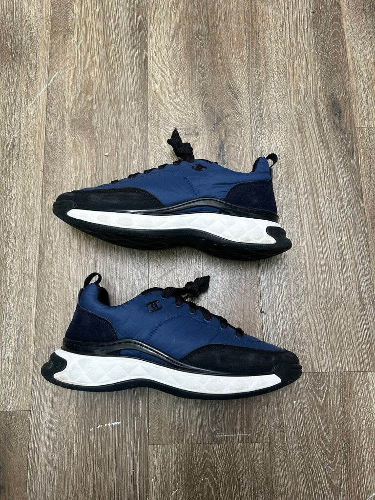 Preowned Chanel Navy mini cc Sneaker sz.42