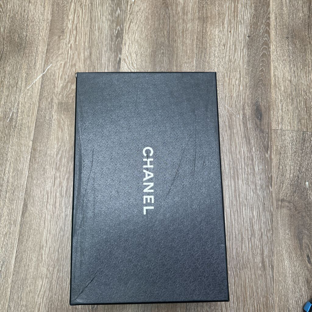Preowned Chanel White Gold Mini cc Sneaker sz.42