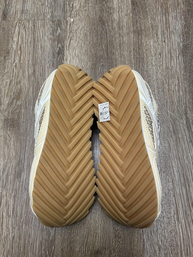 New Bottega Orbit Suede Cream size 39