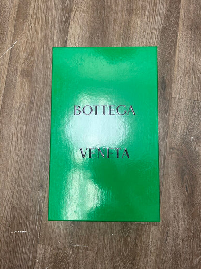 New Bottega Orbit Suede Cream size 39