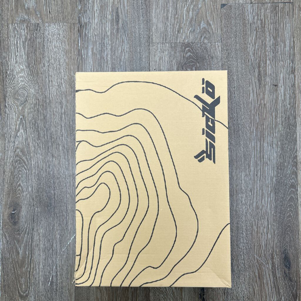 New Sicko Black White Canvas Sz.8