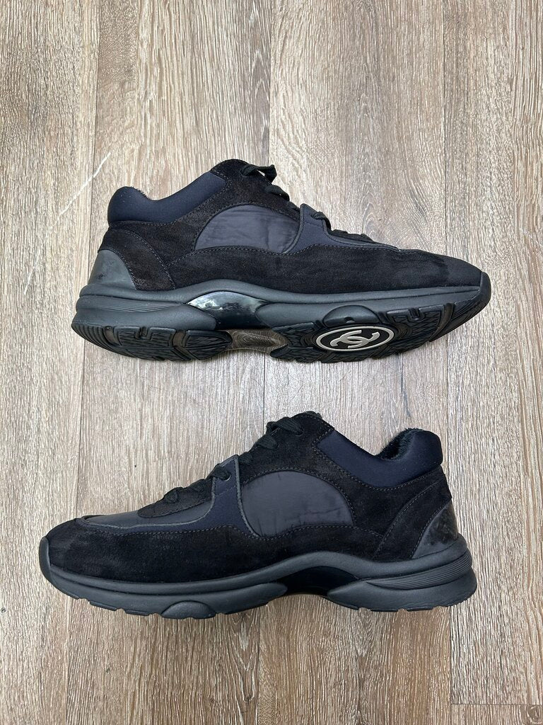 Preowned Chanel Triple Black Runner Size 44