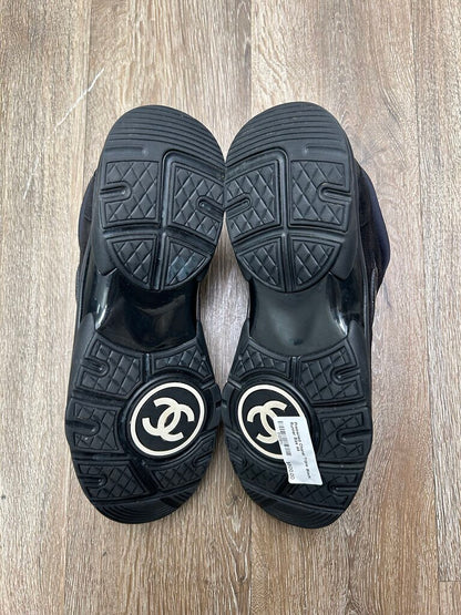 Preowned Chanel Triple Black Runner Size 44