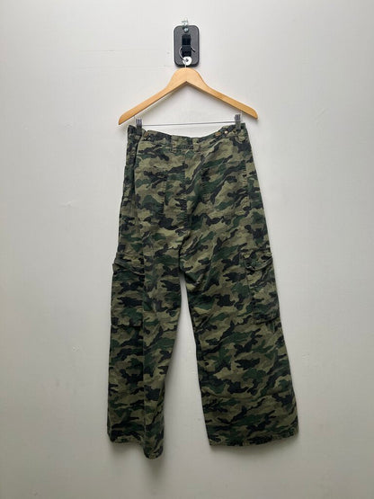 Preowned hidden Season Camo Cargo Size Large