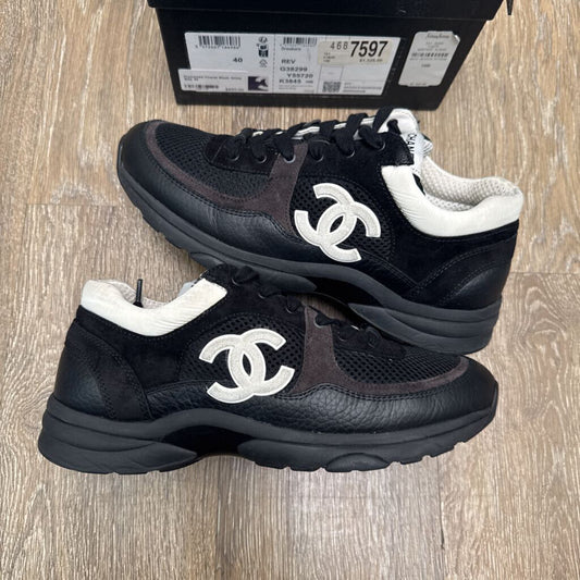 Preowned Chanel Black White Size 40