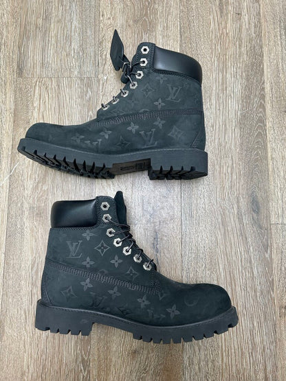 Preowned Louis Vuitton Black Monogram Timberland Sz.9