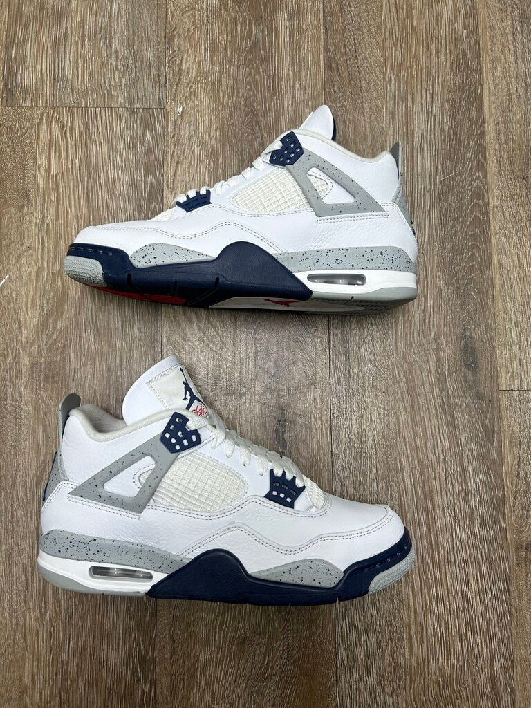 Preowned Jordan 4 Midnight Navy Sz. 9