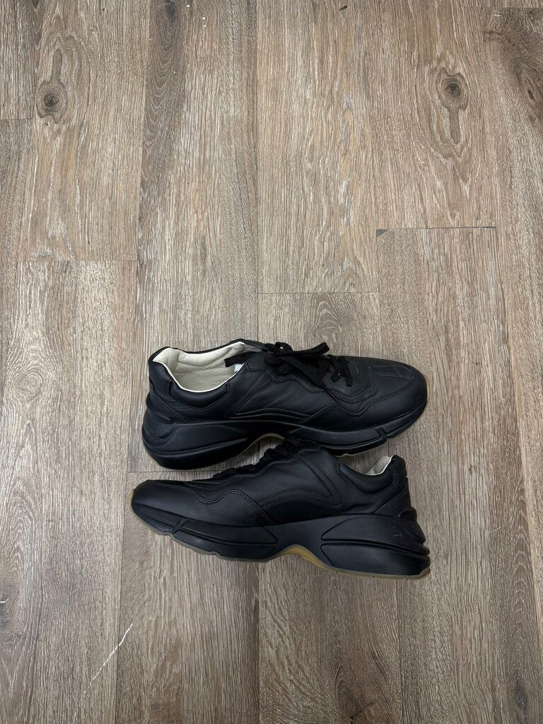 Preowned Gucci Black Red Size 8 (No Box, No Insole)