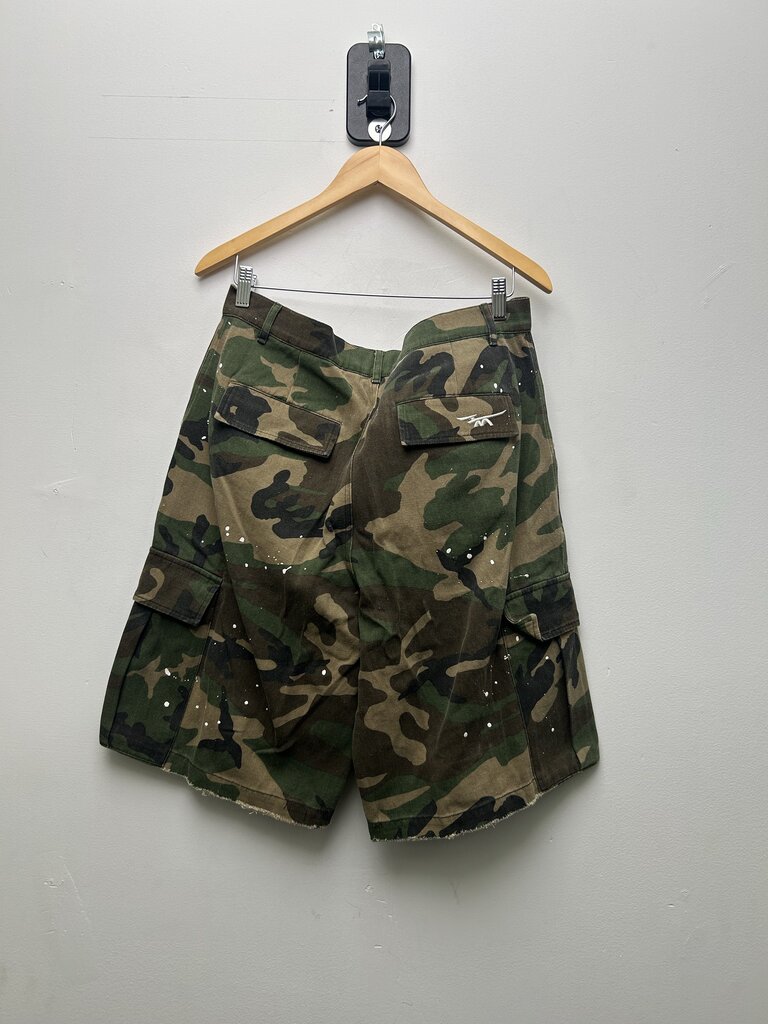 New HMDD Camo Cargo Shorts Size Small