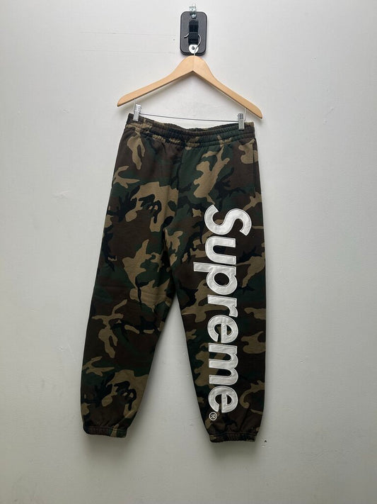 New Supreme Camo White Spellout Sweatpants Sz.Small