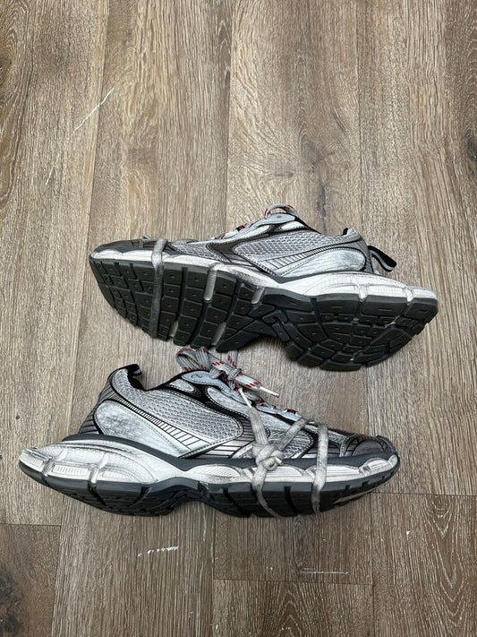 Preowned Balenciaga 3XL Grey Red Distressed sz.42
