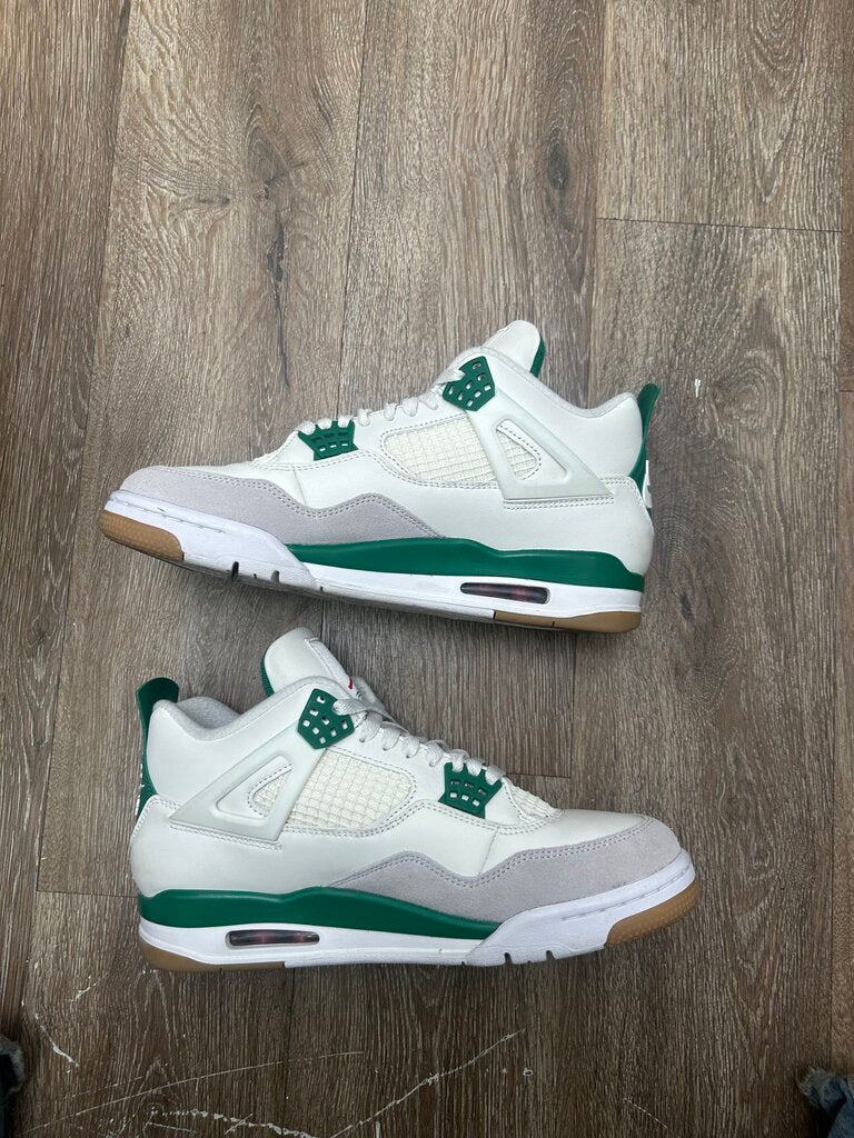 Preowned Jordan 4 Sb Pine Green Sz.8.5