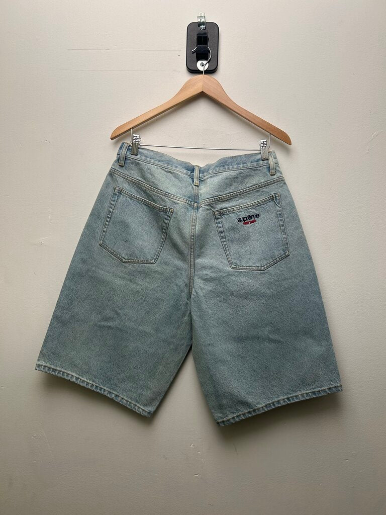New Supreme Light Wash Denim Shorts Sz.32