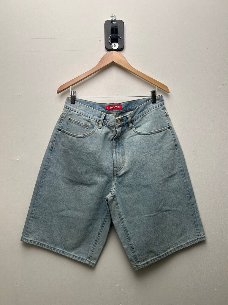 New Supreme Light Wash Denim Shorts Sz.32