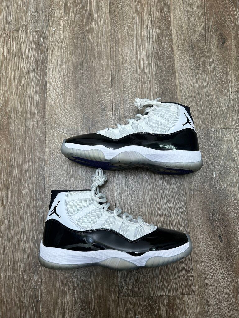 Preowned Jordan 11 Concord Sz 8