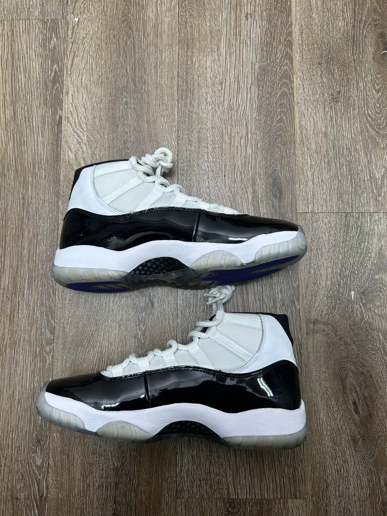 Preowned Jordan 11 Concord Sz 8
