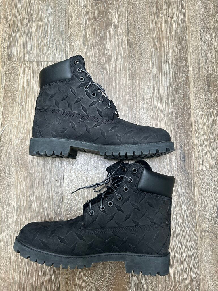 Preowned Supreme Black Timberland Size 9.5