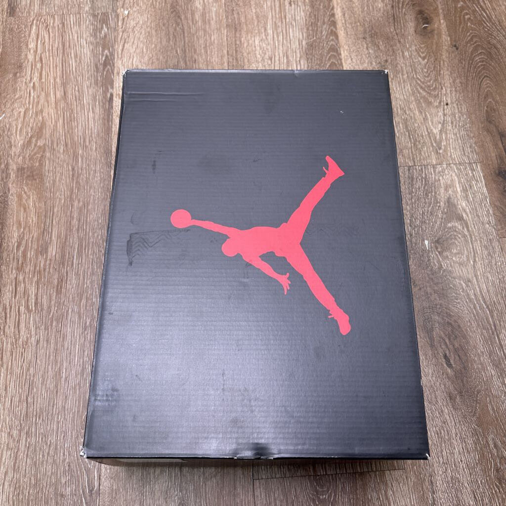 Preowned Jordan 5 Metallic Size 12